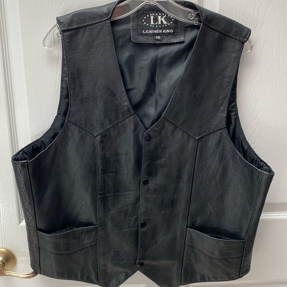 Mens Leather king sleeveless snap front leather vest size 46